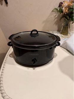 Crock-Pot black oval slow cooker