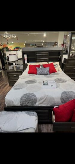 Full size bedroom