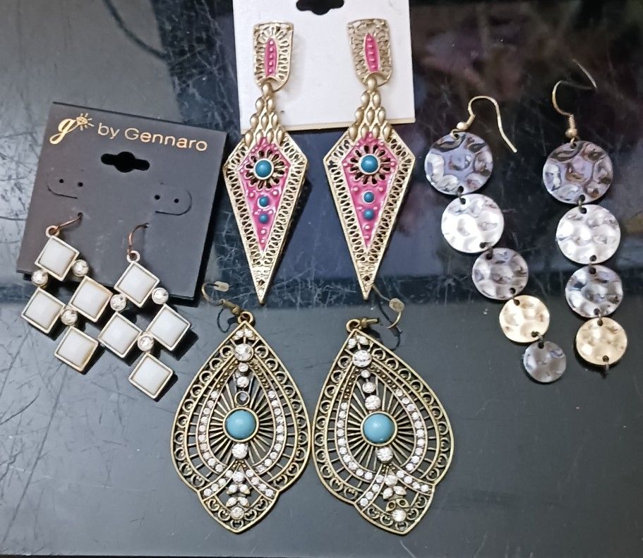 4 Pairs Of Beautiful Womens Earrings