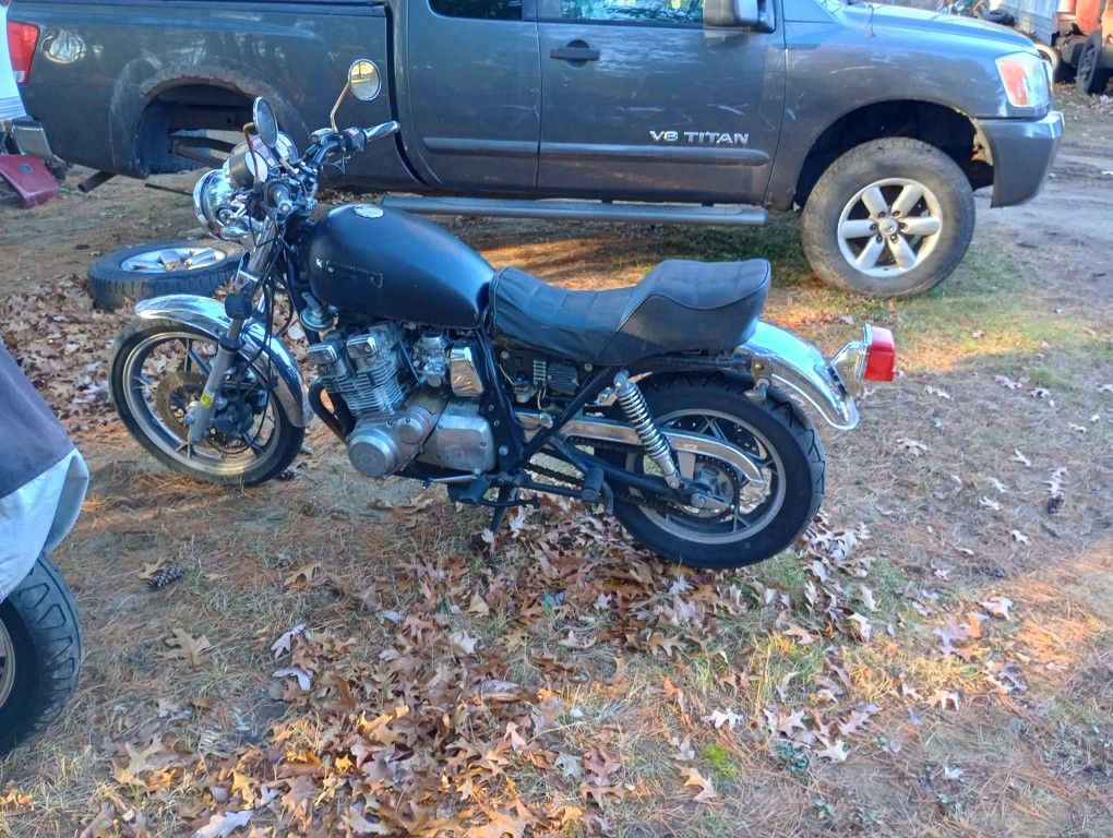 81 Suzuki GS 750