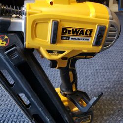 FRAMING NAILER.