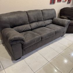 Comfortable 3-Seat Sofa / Couch – Clean & Sturdy
