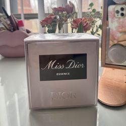 Miss Dior Essence