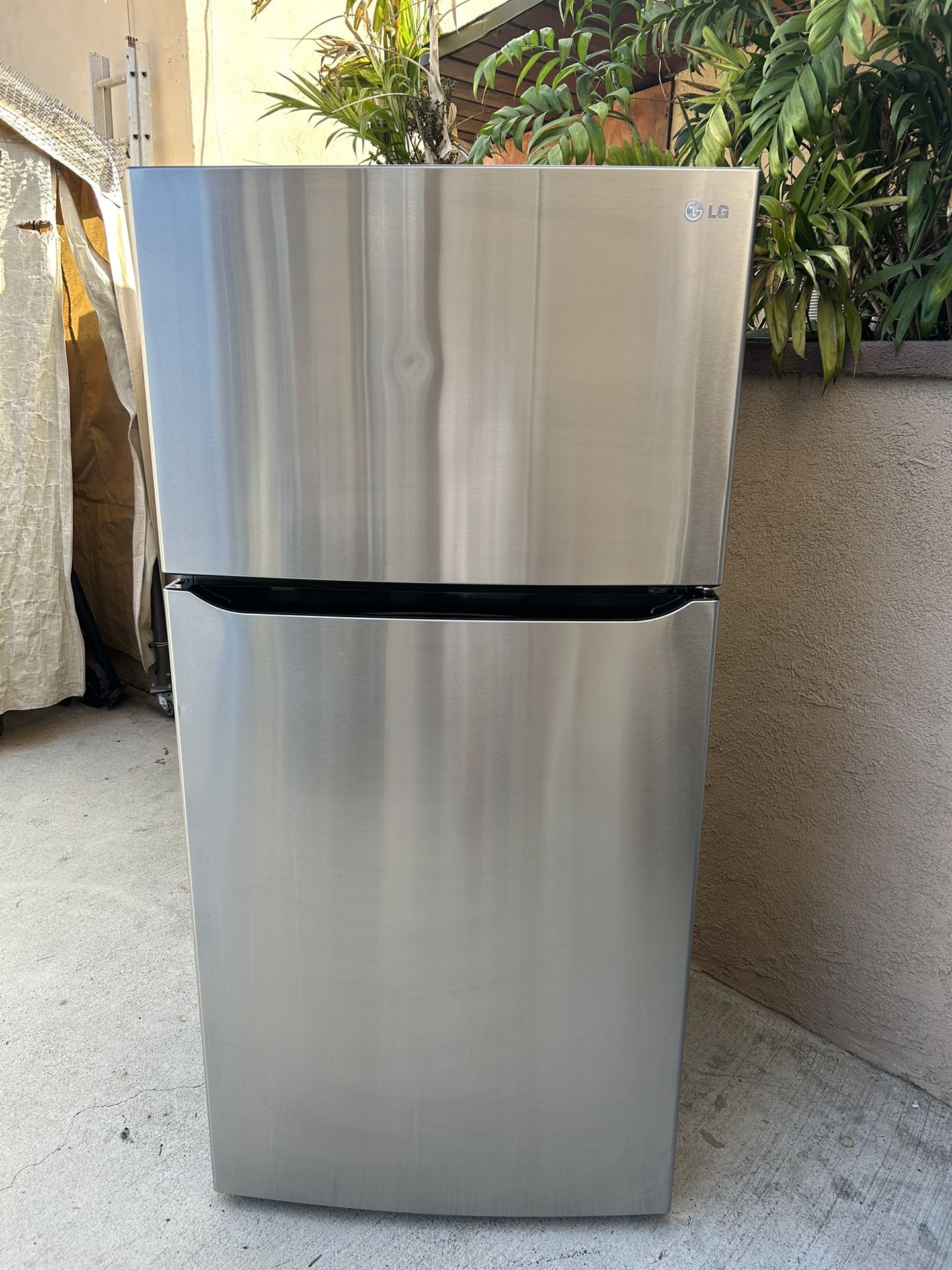 LG Fridge Silver 23cu Ft 33x33x68👍🛑3 MONTHS WARRANTY 