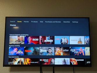 Vizio tv. I’m not sure the inches! 45+