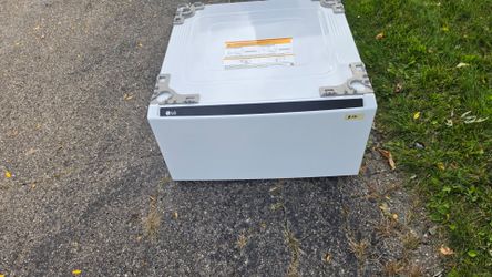 LG Washer/Dryer Pedestal