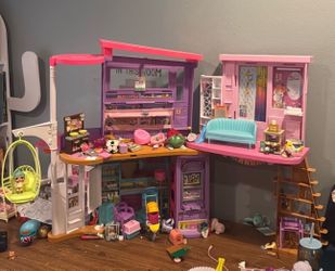 Barbie doll house with kitchen accessories