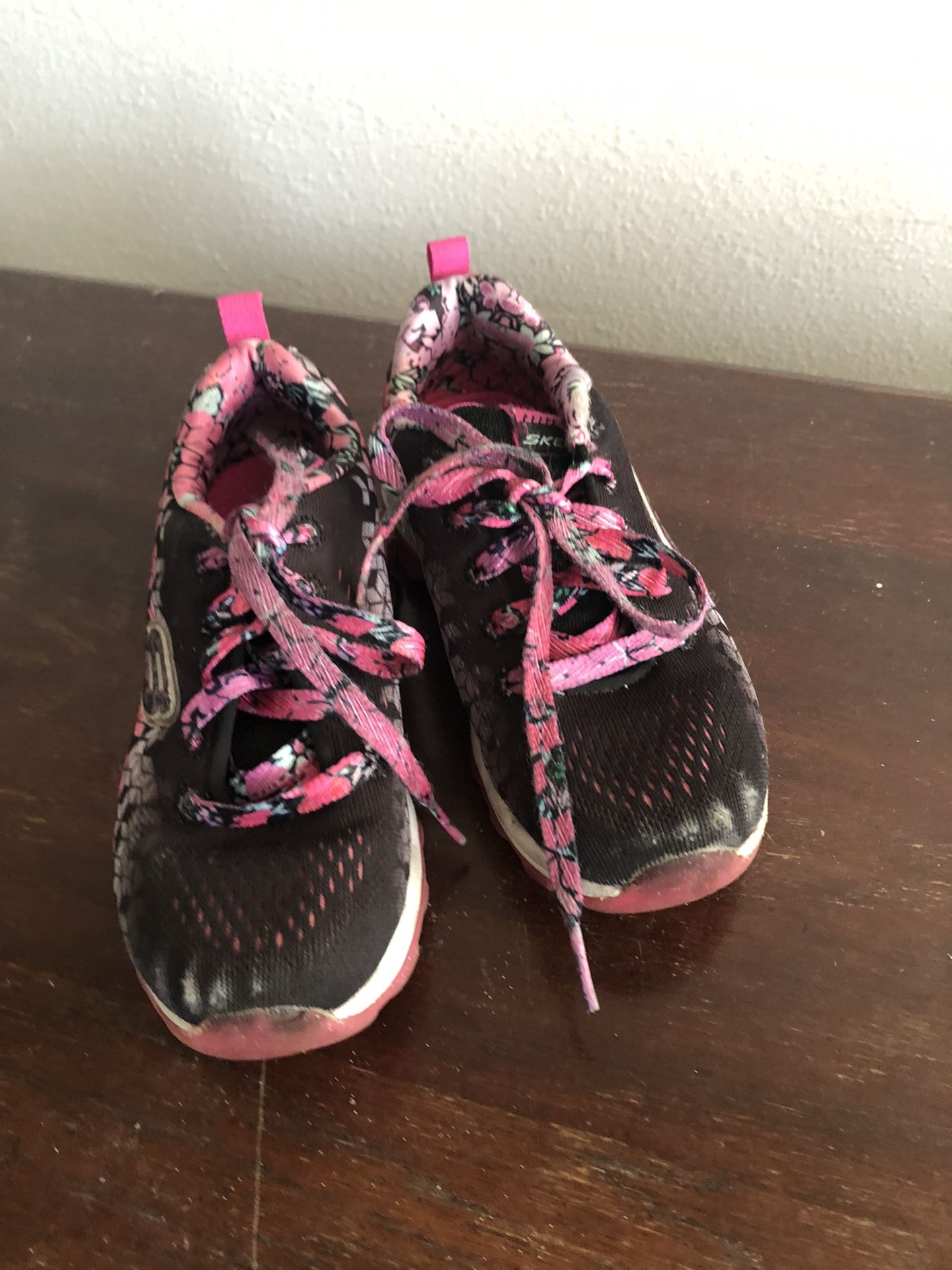Girls sketchers sz 11