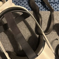 🎮 Oculus Quest 2 (128GB) – $180 OBO