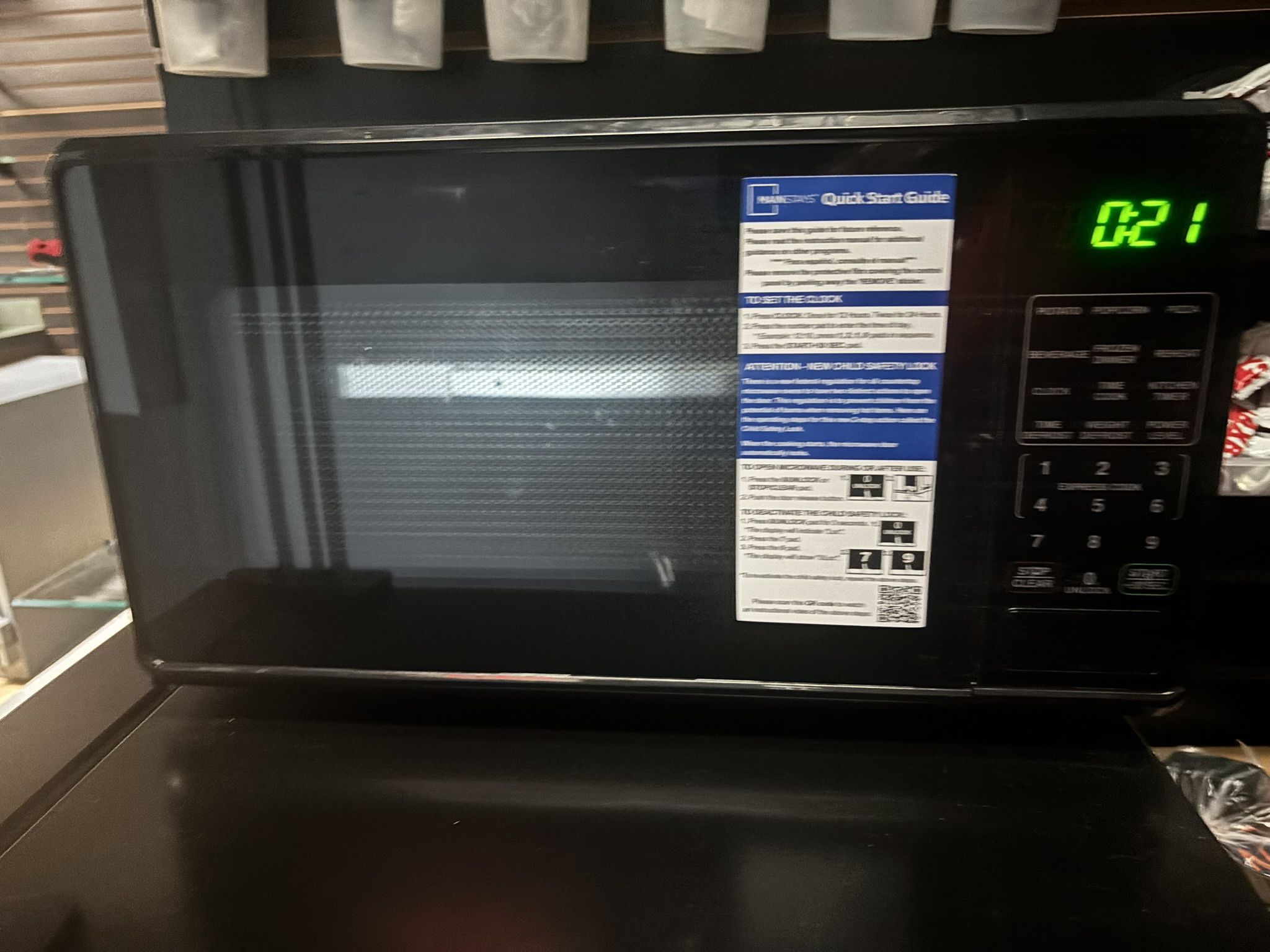 Mainstays 0.7 Cu Ft Microwave Oven – Compact, Powerful, & Clean! | Works Perfectly- Looks brand new!