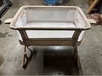 Bassinet with bedside pull down
