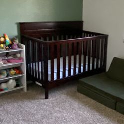 Expressing Wood Baby Crib