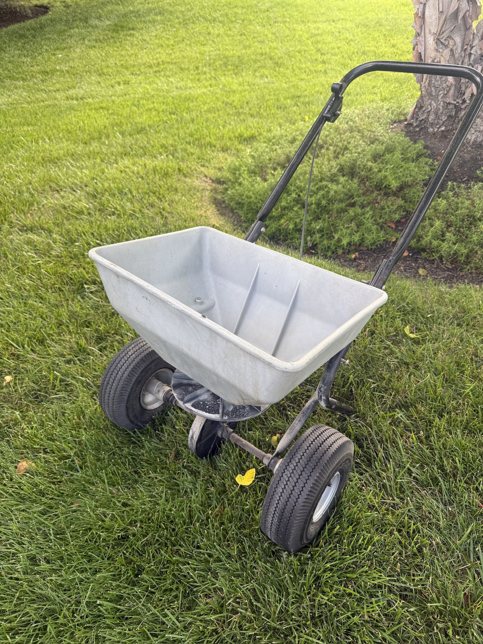 XL All Terrain Adjustable Spread Lawn Spreader in good shape!
