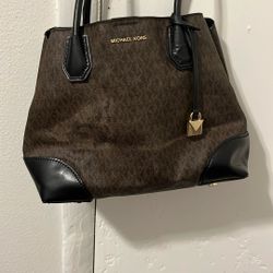 Micheal Kors Woman’s Purse