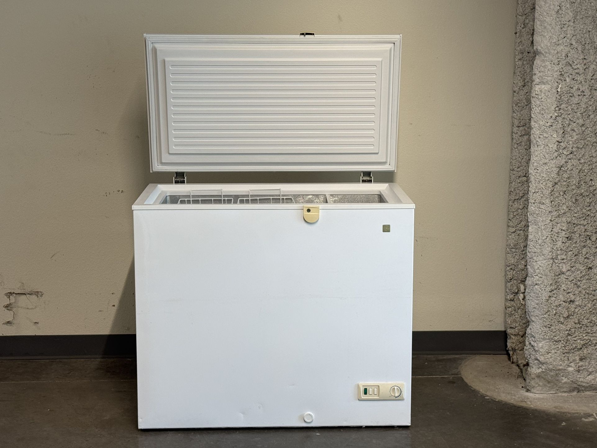 7 Cu Ft GE Chest Freezer South Downtown Fort Worth area 76104