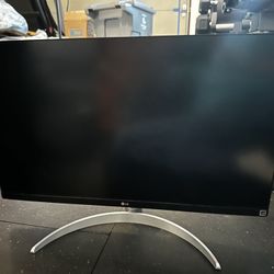 27-inch 4K UHD IPS monitor