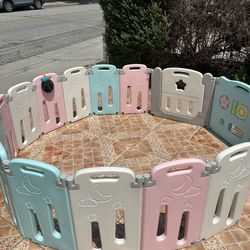 Semi New Play Pen 16 Panels