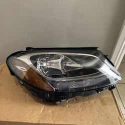 2015-2018 Mercedes Benz C Class Right Headlight 