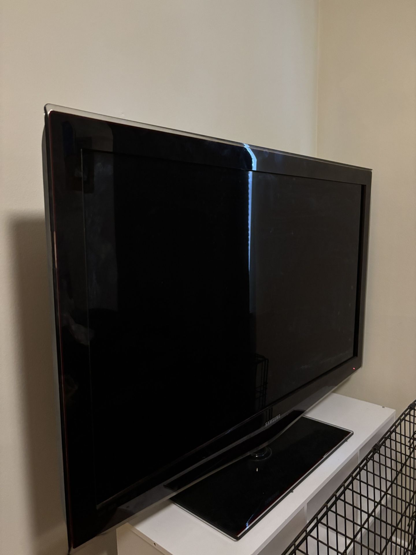 43 Inch Samsung TV