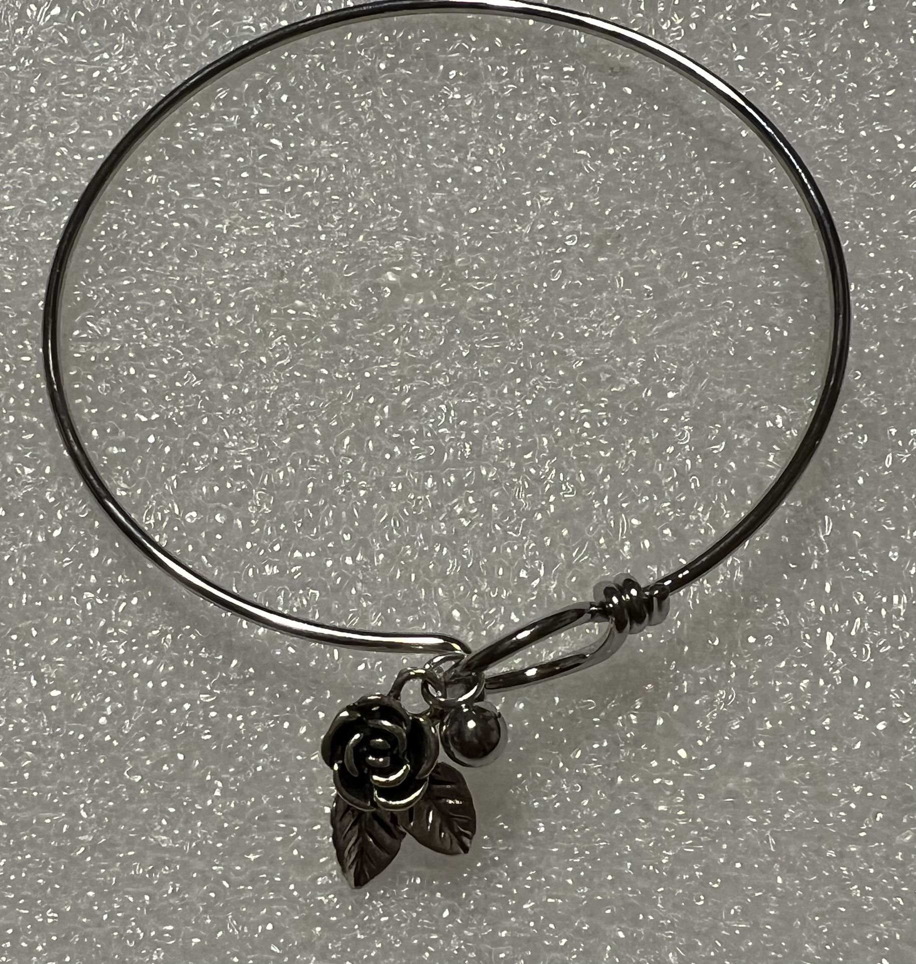 Bangle Bracelet With Flower Charm (fashion Jewelry)
