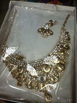 Necklace + ear ring set brand new best quality