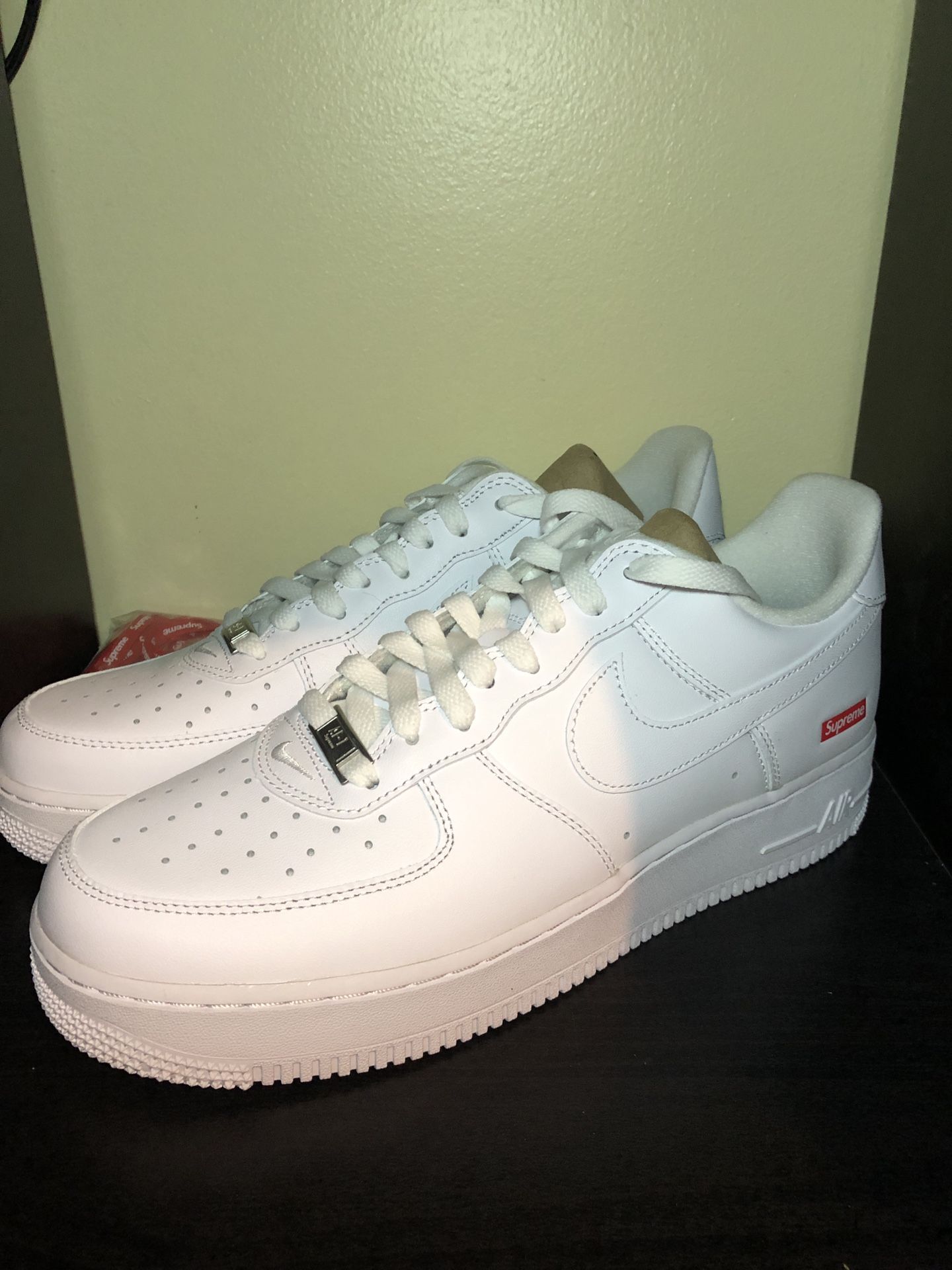 New Supreme Air Force 1 Low Size 9, 10, 10.5, 12