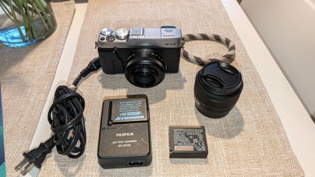 Fuji X-E2 with 2 lenses and 2 batteries