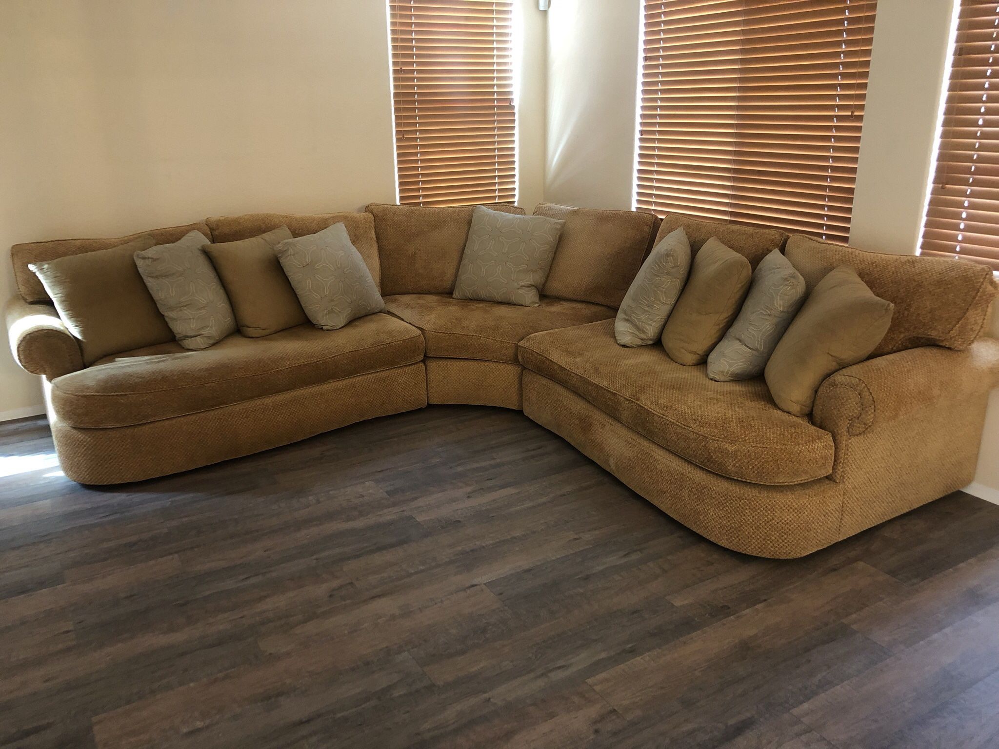 Very Large Sectional W/ Throw Pillows 