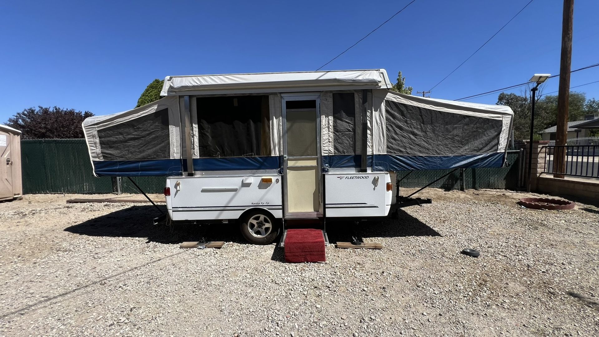 2007 Pop Up Trailer