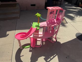 Barbie DreamHouse, Pool Party Doll House with no accessories. Used