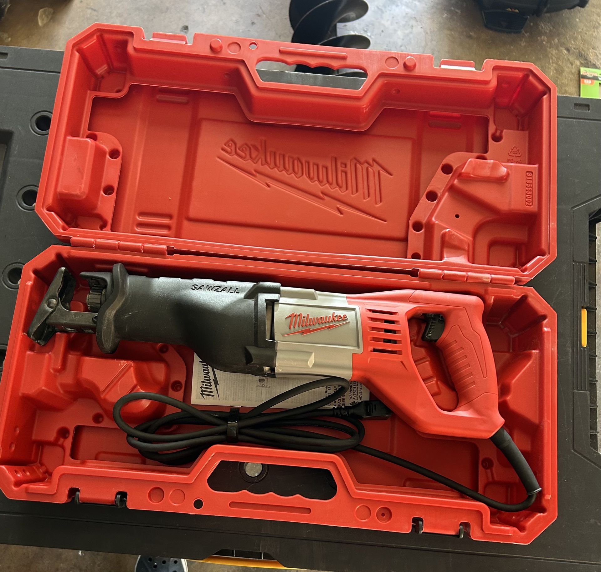 $65$12 Amp SAWZALL Reciprocating Saw with Case 