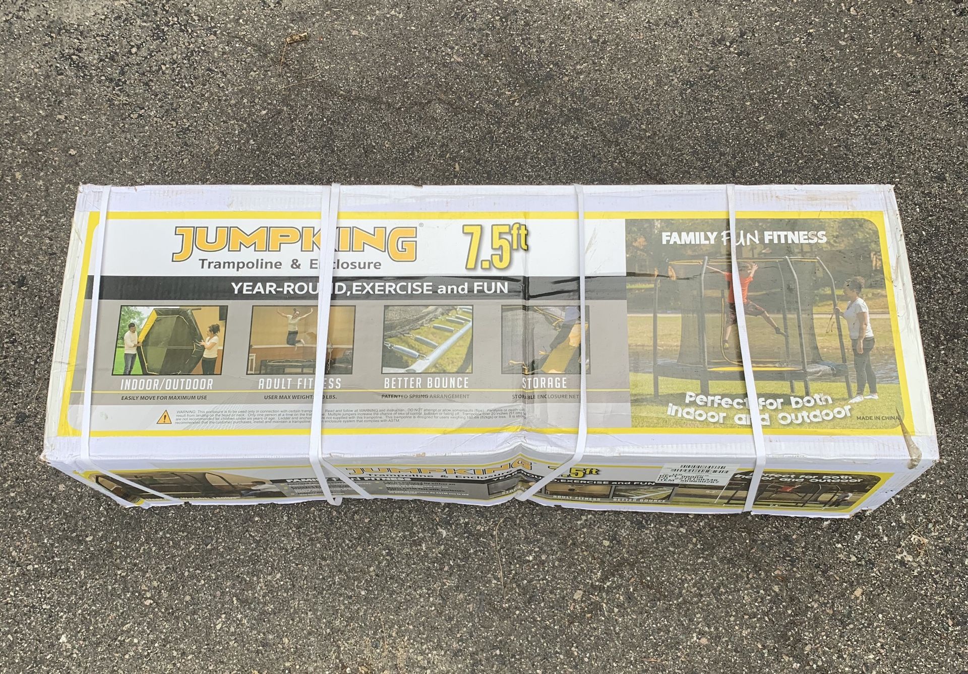 New 7.5 Foot JumpKing Trampoline With Enclosure