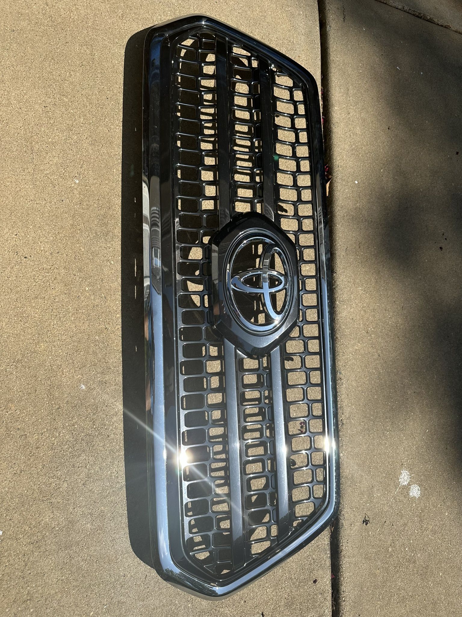 2016 & Up Toyota Tacoma Front Grill