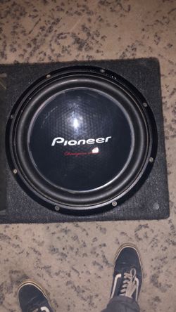 12 Pioneer sub 500 w $100