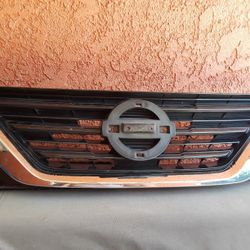 Used Nissan Grille!!!!