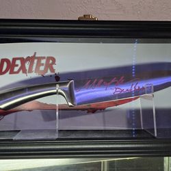 Signed Michael C Hall DEXTER Knife W/Beckett COA
