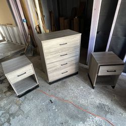 Dresser With 2 Night Stands