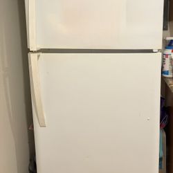 Clean White Top-Freezer Refrigerator – Works Great + Lots of Space!