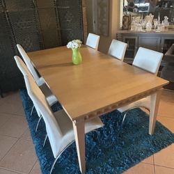 Dining Room Table (with Leaf Extender)