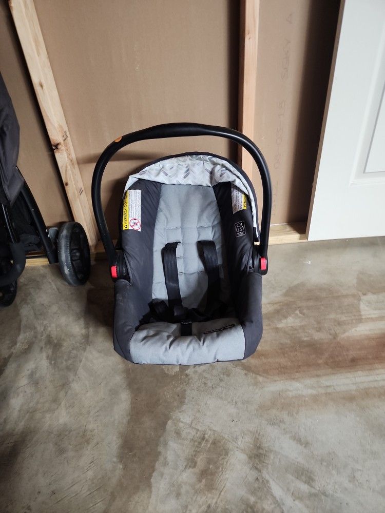 Infant Carseat And Stroller Combo 