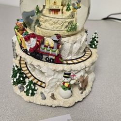 🎅 Lenox Santa’s North Pole Express 2001 Musical Snow Globe Train – Rare & Collectible!
