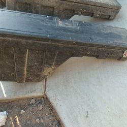 Two black side tool box for full side truck