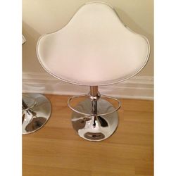 Saddle Bar Stools In White (Set Of 3)