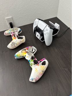 PS5 controller with rubber covers / charger