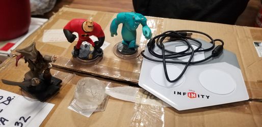 xbox 360 infinity pad with character. no game