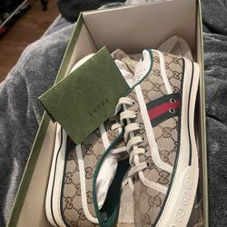 Men’s Shoes 