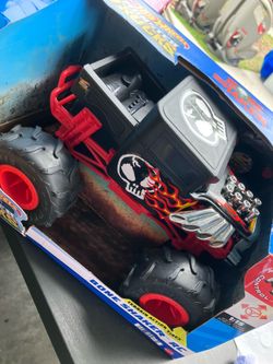 Hot Wheels Monster Trucks RC Battery-Powered Bone Shaker in 1:15 Scale