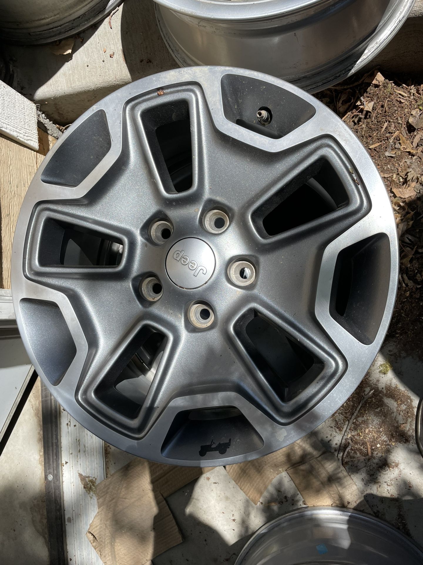 Single Jeep Wrangler 17” Gray Wheel
