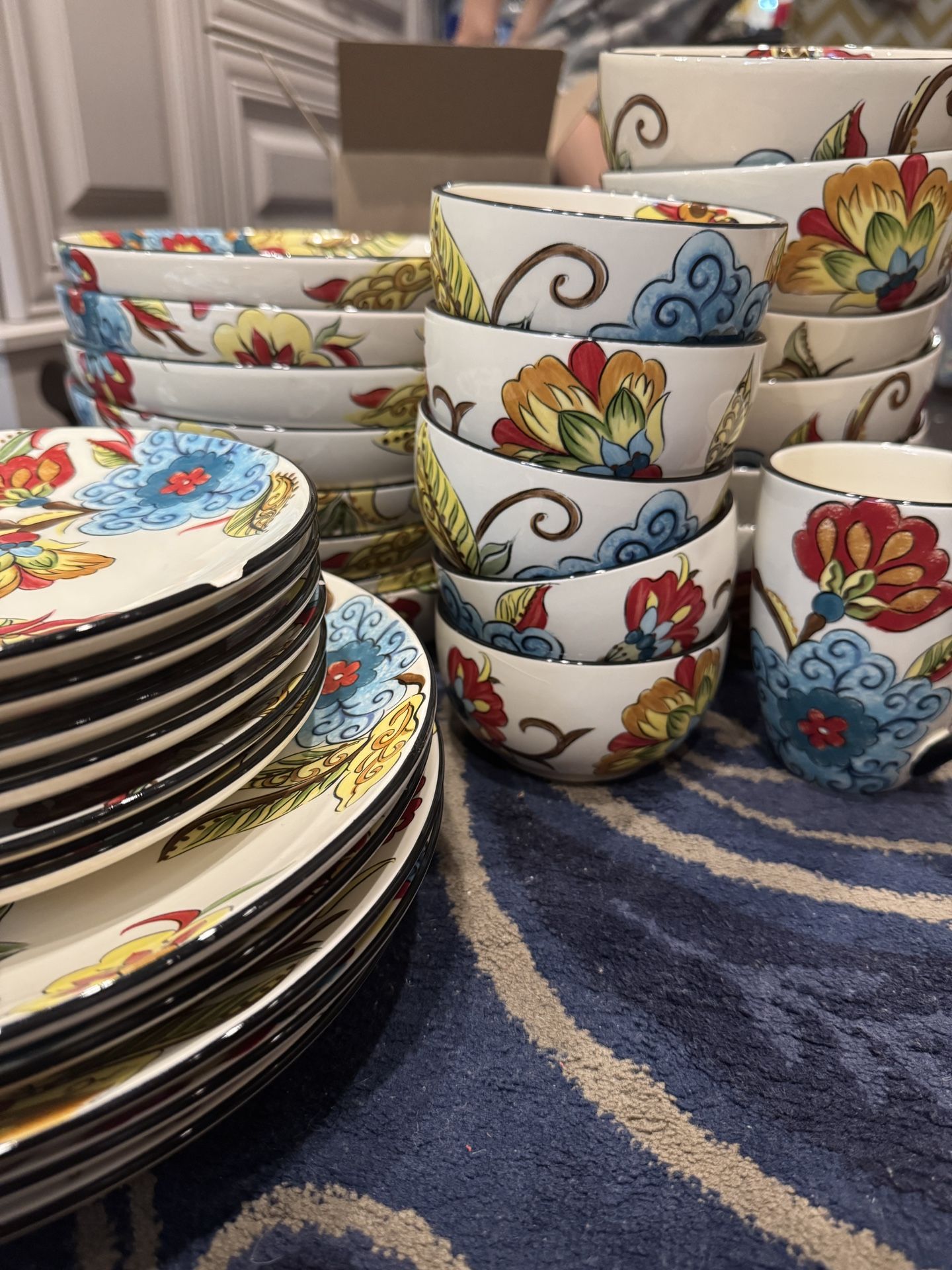 España Lifestyle “Caprice” Dinnerware Collection (serves 6-8)