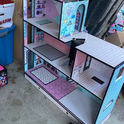 L.O.L Doll House